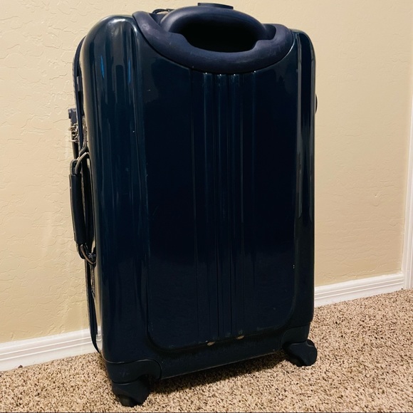 Tommy Hilfiger Lochwood 21" Hardside Carry-On Luggage Suitcase in Navy Blue - Picture 6 of 15